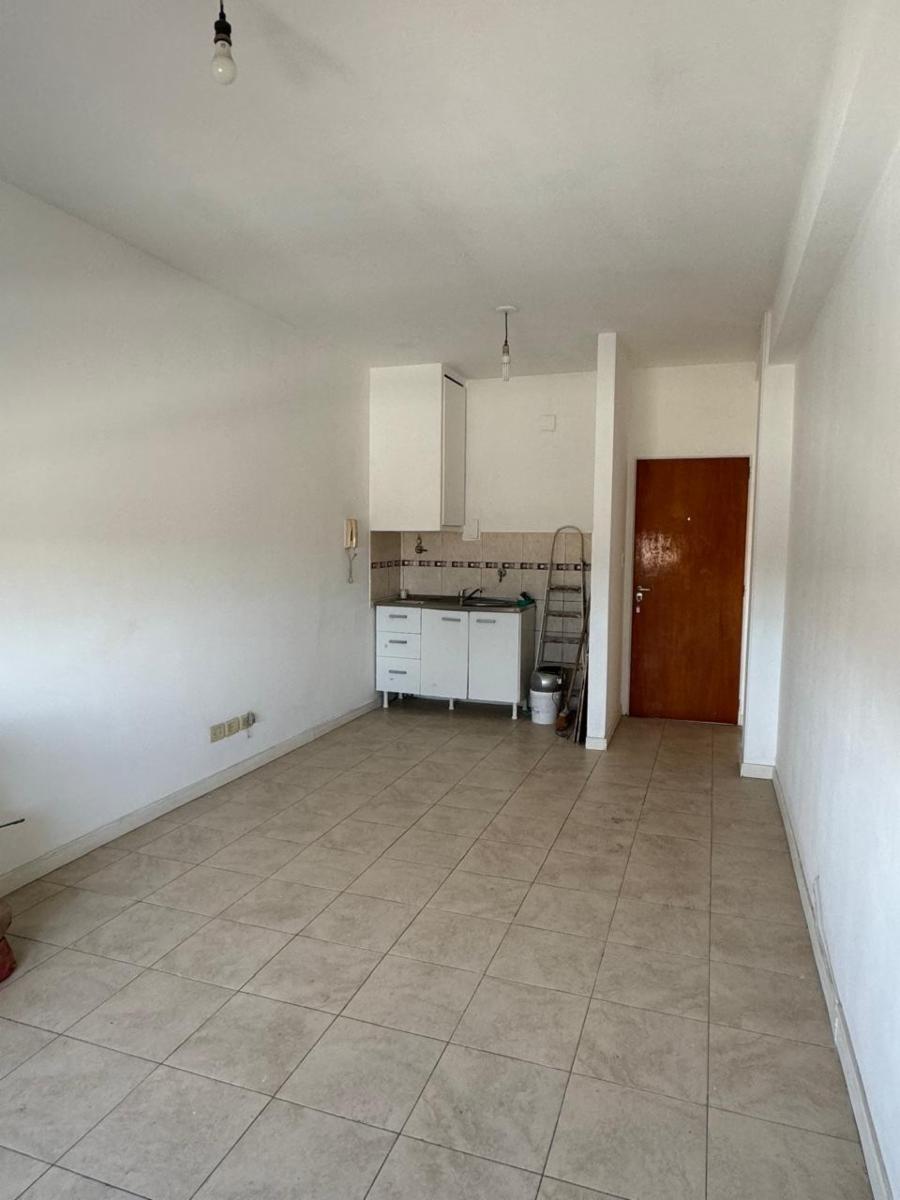 Departamento 2 ambientes con balcón al frente, excelente ubicación esquina Av. Arieta. APTO CREDITO — foto 2