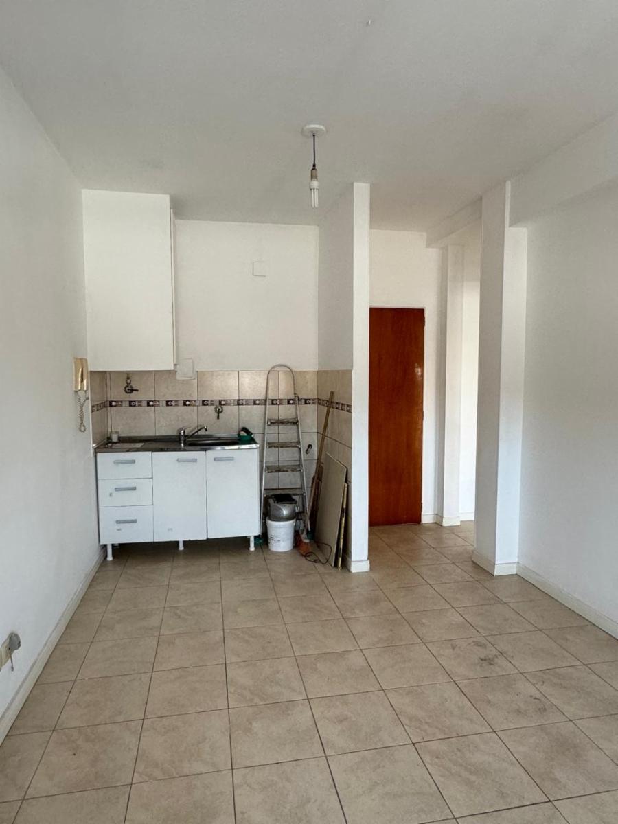 Departamento 2 ambientes con balcón al frente, excelente ubicación esquina Av. Arieta. APTO CREDITO — foto 3