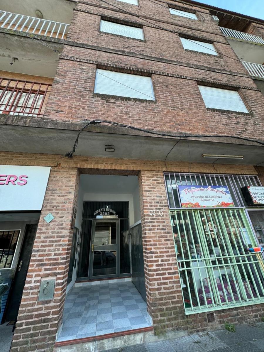 Departamento 2 ambientes con balcón al frente, excelente ubicación esquina Av. Arieta. APTO CREDITO — foto 10