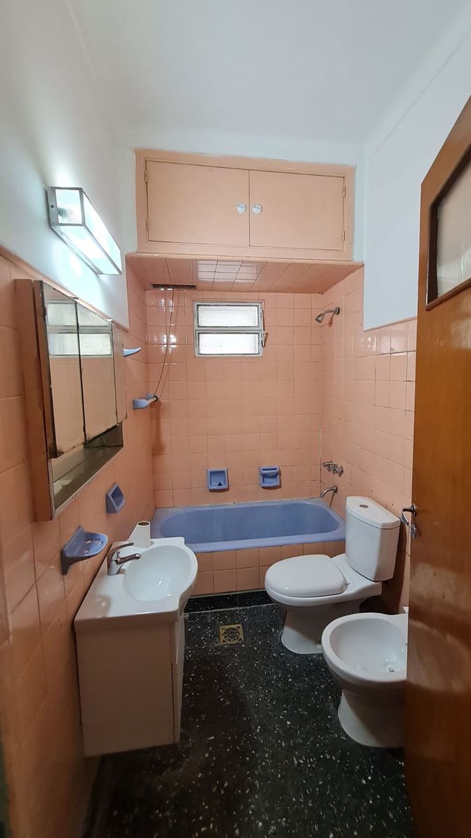 Chalet tejas colonial de 3 ambientes con garaje y fondo libre con parrilla — foto 11