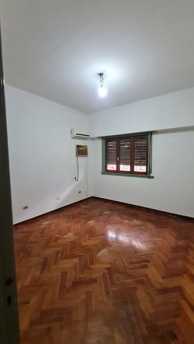 Chalet tejas colonial de 3 ambientes con garaje y fondo libre con parrilla — foto 12