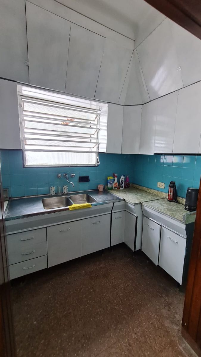 Chalet tejas colonial de 3 ambientes con garaje y fondo libre con parrilla — foto 13