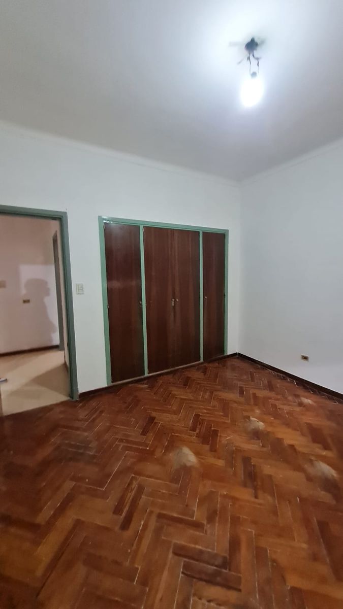 Chalet tejas colonial de 3 ambientes con garaje y fondo libre con parrilla — foto 14