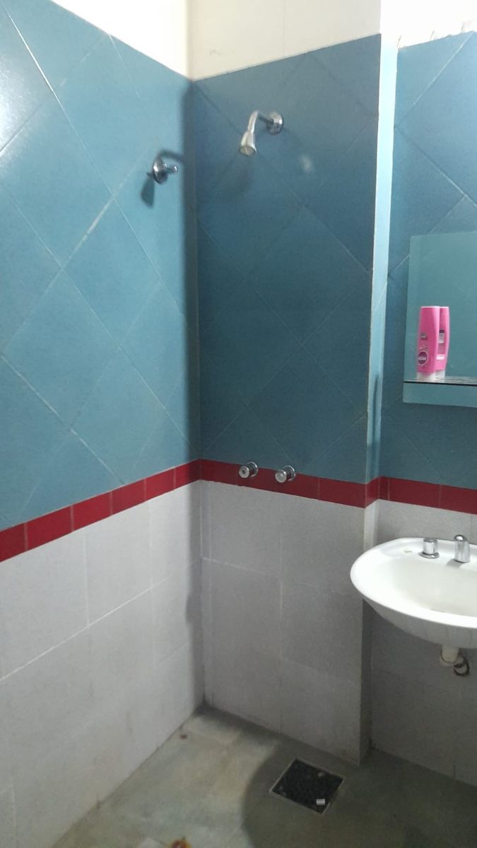 local muy amplio con baño