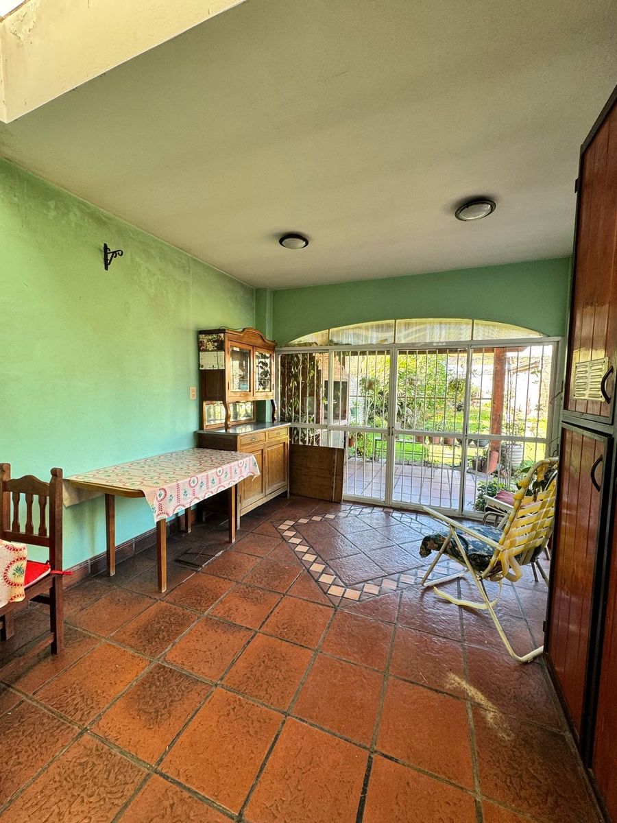 Casa americana 3 ambientes con jardín, garage cubierto, quincho yampliofondo con cuarto de herramientas. Excelente propiedad,ubicacióninmejorable a metros de Av. Arieta — foto 3