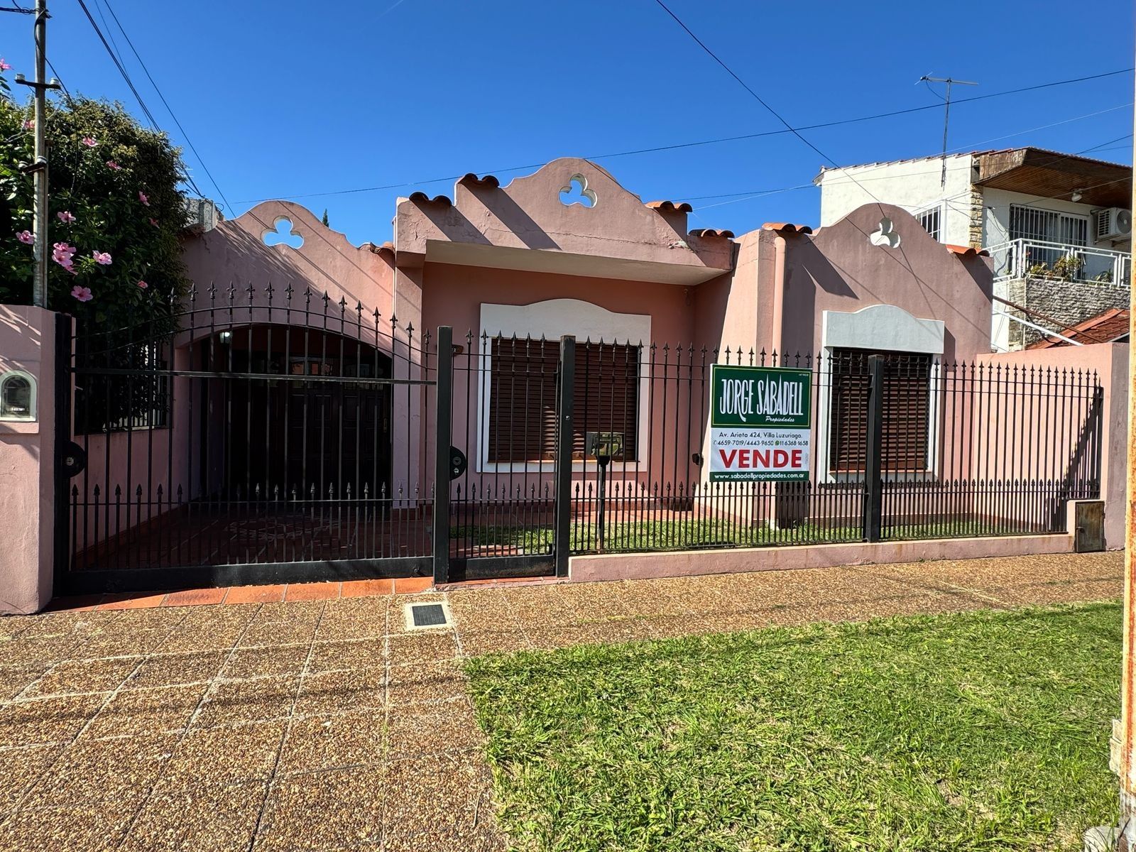 Casa americana 3 ambientes con jardín, garage cubierto, quincho yampliofondo con cuarto de herramientas. Excelente propiedad,ubicacióninmejorable a metros de Av. Arieta — foto 5