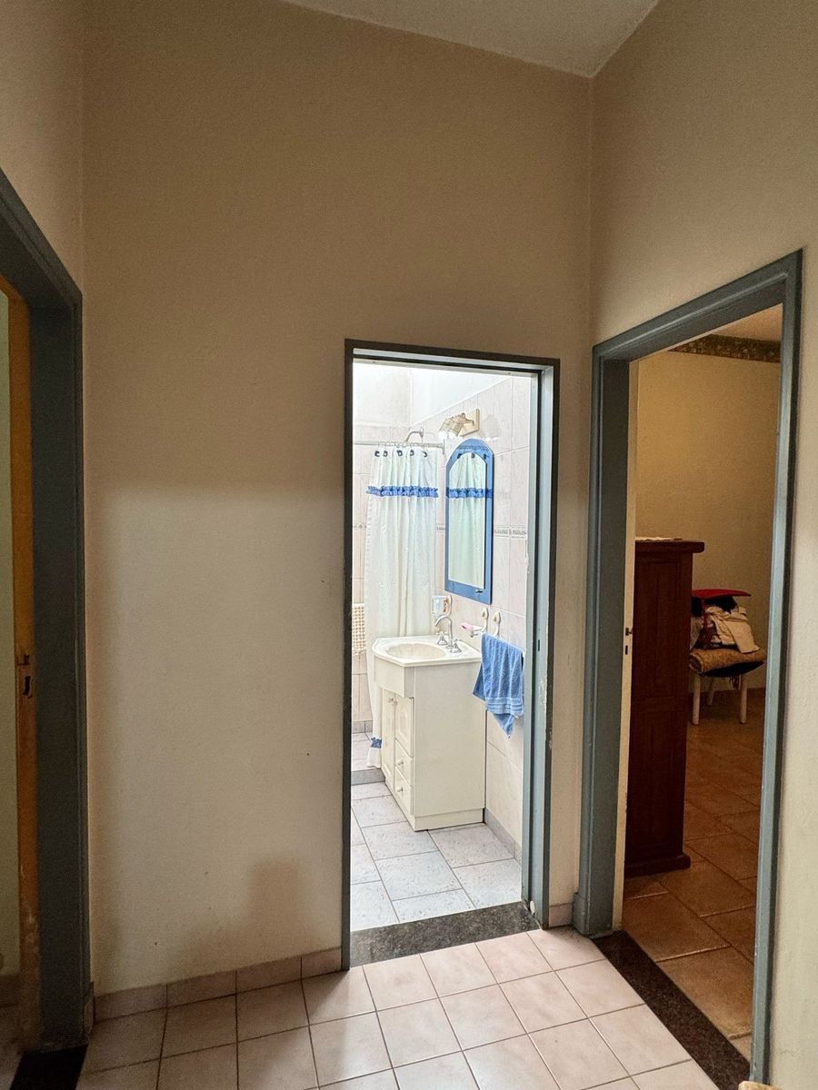 Casa americana 3 ambientes con jardín, garage cubierto, quincho yampliofondo con cuarto de herramientas. Excelente propiedad,ubicacióninmejorable a metros de Av. Arieta — foto 7