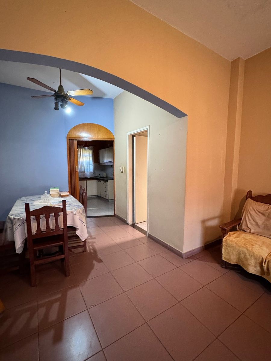Casa americana 3 ambientes con jardín, garage cubierto, quincho yampliofondo con cuarto de herramientas. Excelente propiedad,ubicacióninmejorable a metros de Av. Arieta — foto 8