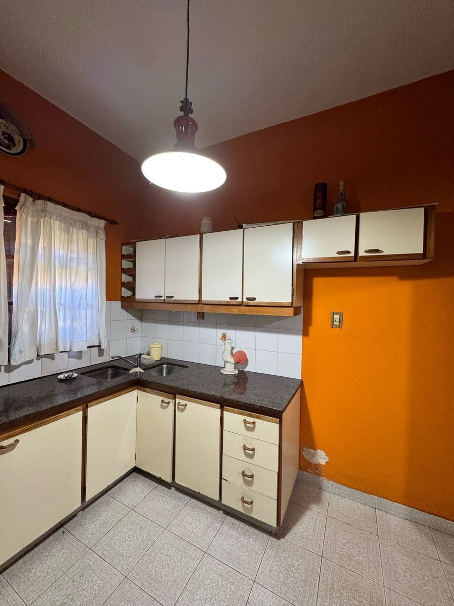 Casa americana 3 ambientes con jardín, garage cubierto, quincho yampliofondo con cuarto de herramientas. Excelente propiedad,ubicacióninmejorable a metros de Av. Arieta — foto 10