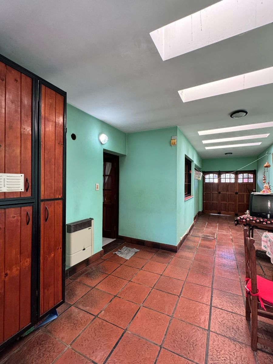 Casa americana 3 ambientes con jardín, garage cubierto, quincho yampliofondo con cuarto de herramientas. Excelente propiedad,ubicacióninmejorable a metros de Av. Arieta — foto 14