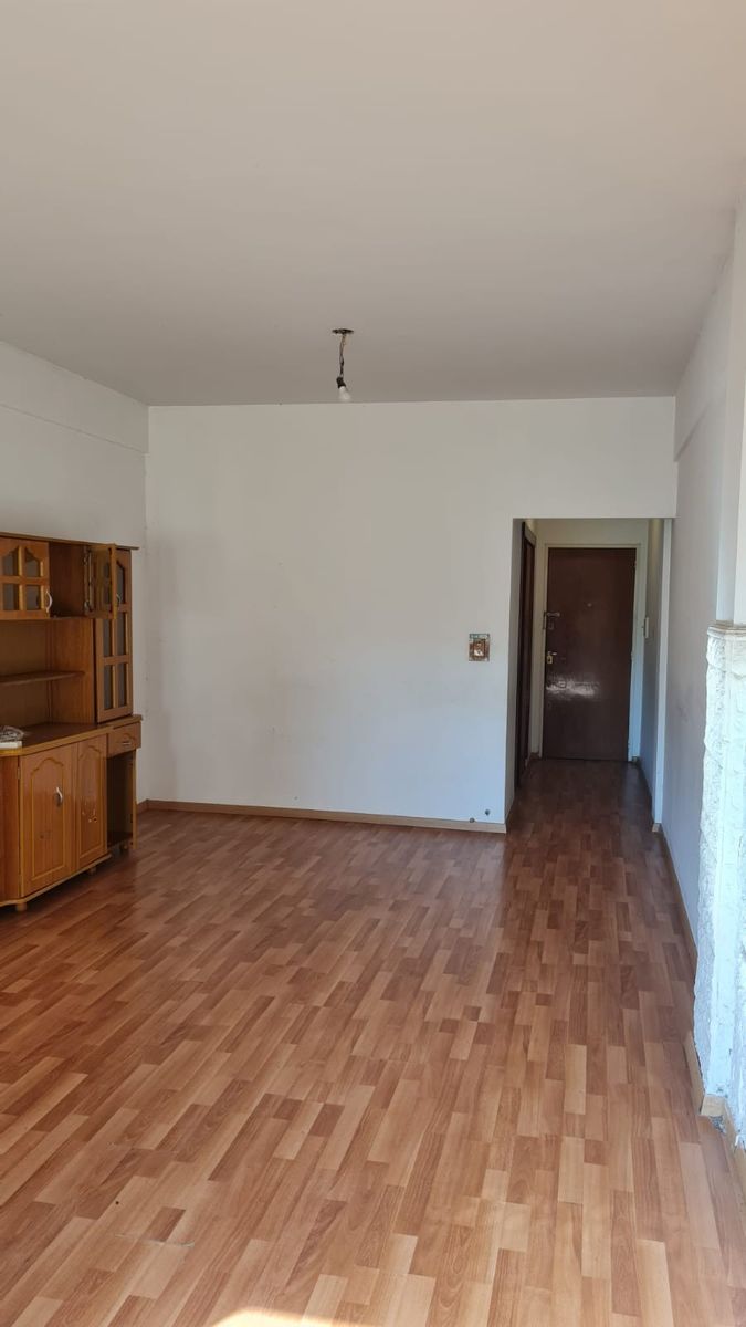 Amplio departamento 3 ambientes con lavadero cubierto y cochera. Centro de Ramos Mejia, inmejorable ubicacion — foto 4
