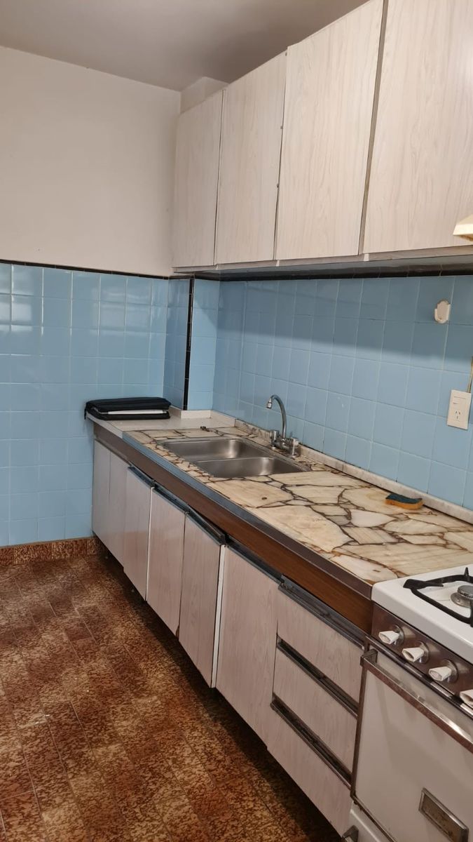 Amplio departamento 3 ambientes con lavadero cubierto y cochera. Centro de Ramos Mejia, inmejorable ubicacion — foto 8