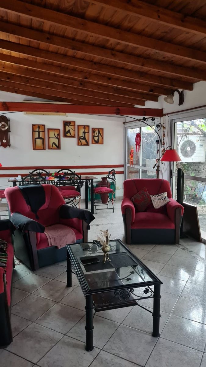 Casa americana 3 ambientes con garage, amplio fondo con pileta y quinchocon parrilla. — foto 11