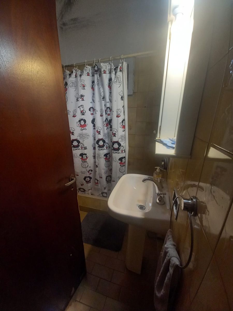 DEPARTAMENTO PH 3 AMBIENTES EN 1º PISO CON BALCON, TERRAZA Y QUINCHO, +AMPLIO LOCAL EN PLANTA BAJA. OPORTUNIDAD. NUEVO VALOR