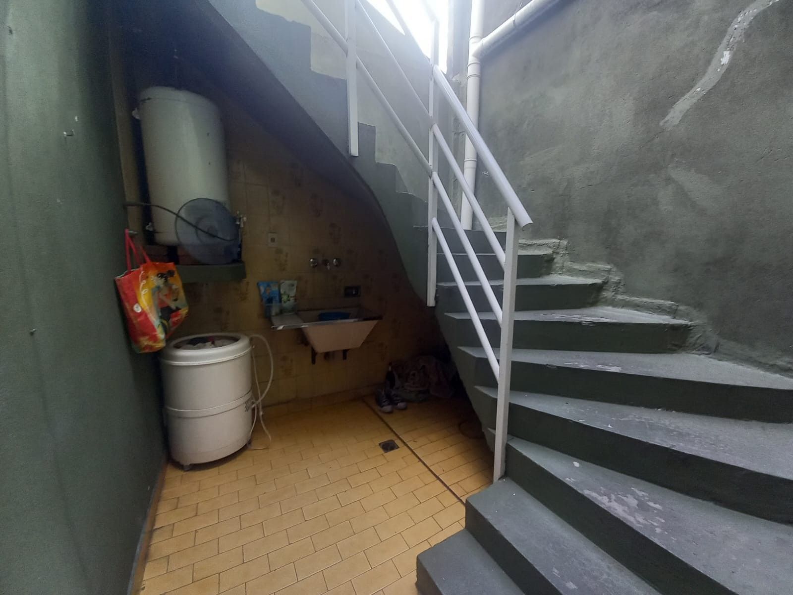 DEPARTAMENTO PH 3 AMBIENTES EN 1º PISO CON BALCON, TERRAZA Y QUINCHO, +AMPLIO LOCAL EN PLANTA BAJA. OPORTUNIDAD. NUEVO VALOR — foto 2