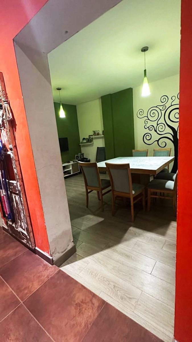 casa ph 4 ambientes con un local con 2 baños se vende todo en block — foto 2