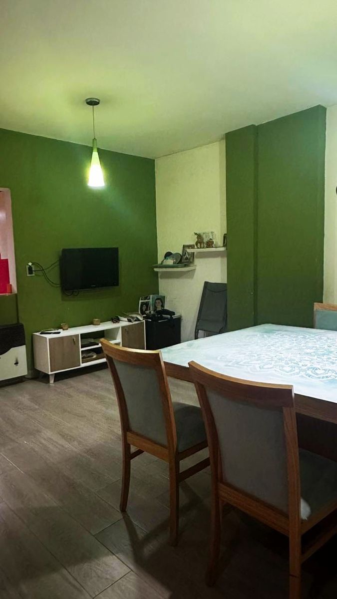 casa ph 4 ambientes con un local con 2 baños se vende todo en block — foto 3