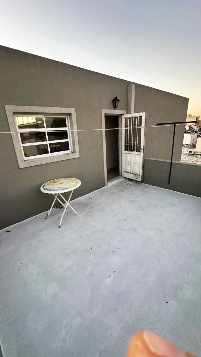 casa ph 4 ambientes con un local con 2 baños se vende todo en block — foto 14