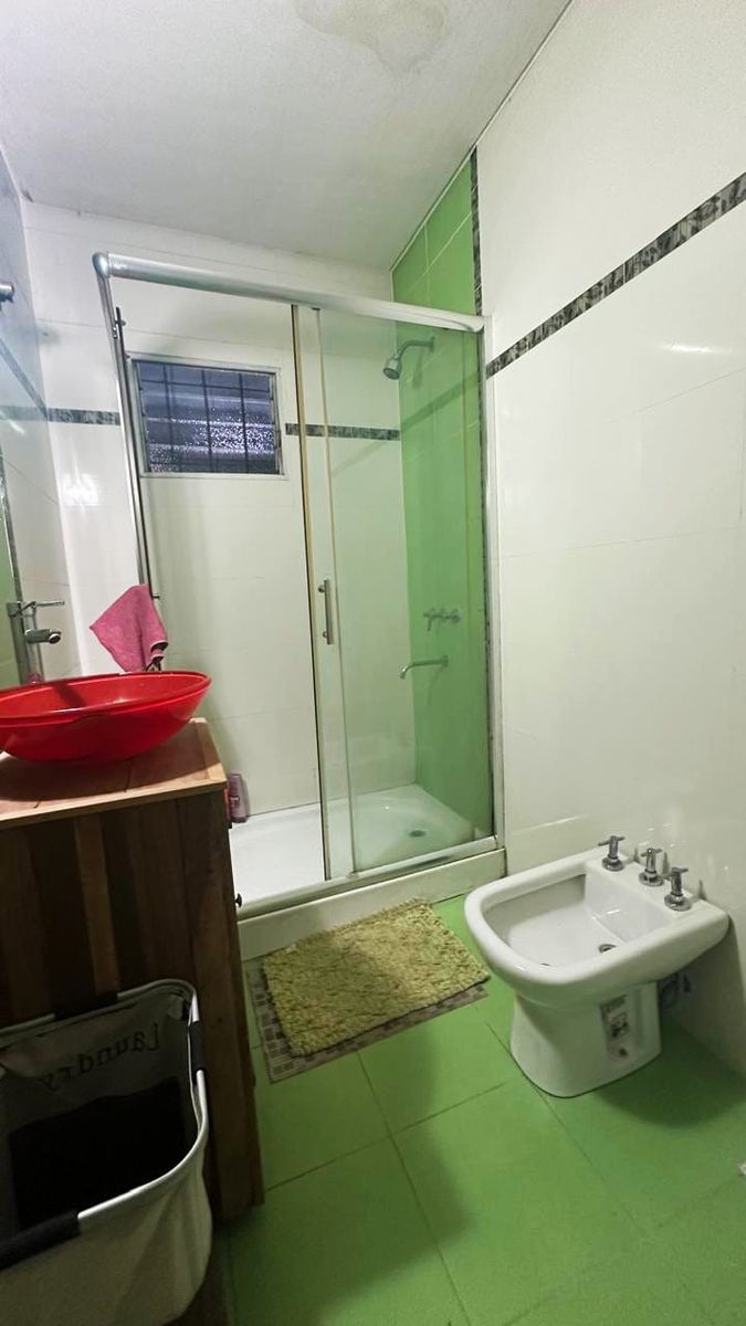 casa ph 4 ambientes con un local con 2 baños se vende todo en block — foto 15