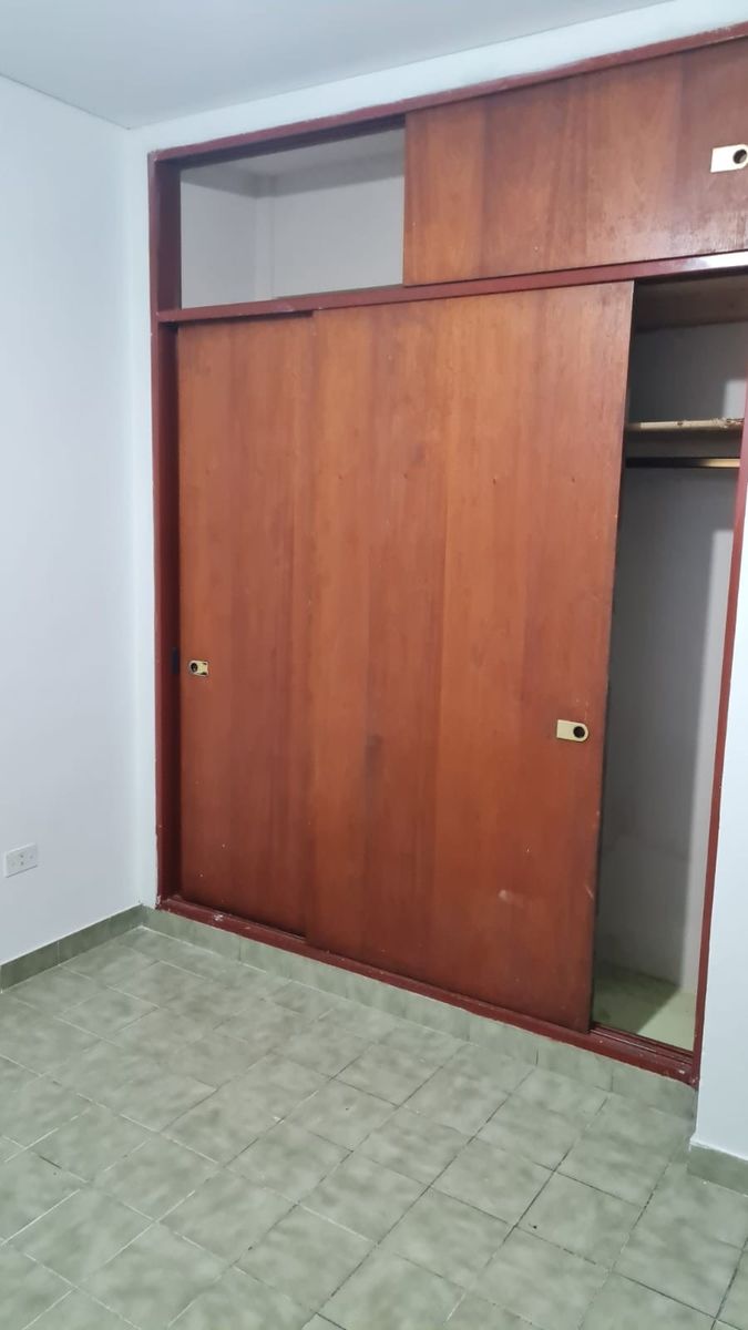 Departamento 2 ambientes en segundo piso al contrafrente, sobre Triunvirato a metros de Av. Arieta. Centro comercial de Villa Luzuriaga - 2