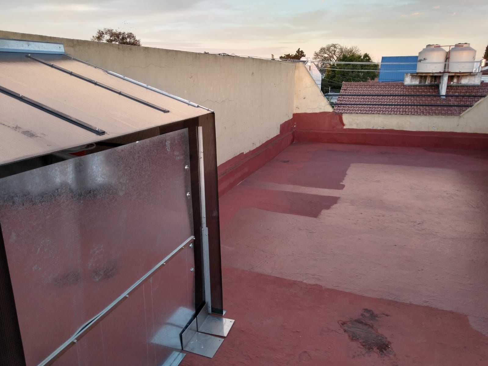 EXCELENTE DEPTO 2 AMBIENTES CON AMPLIA TERRAZA PROPIA / APTO CREDITO — foto 3