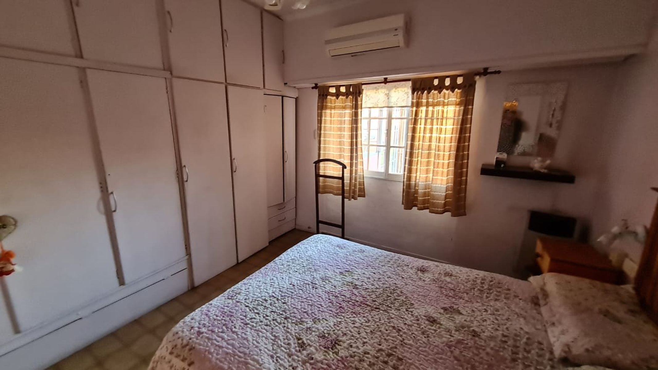 Casa Americana 3 ambientes mas escritorio, amplio fondo con pileta, quincho y lavadero. NUEVO VALOR — foto 9