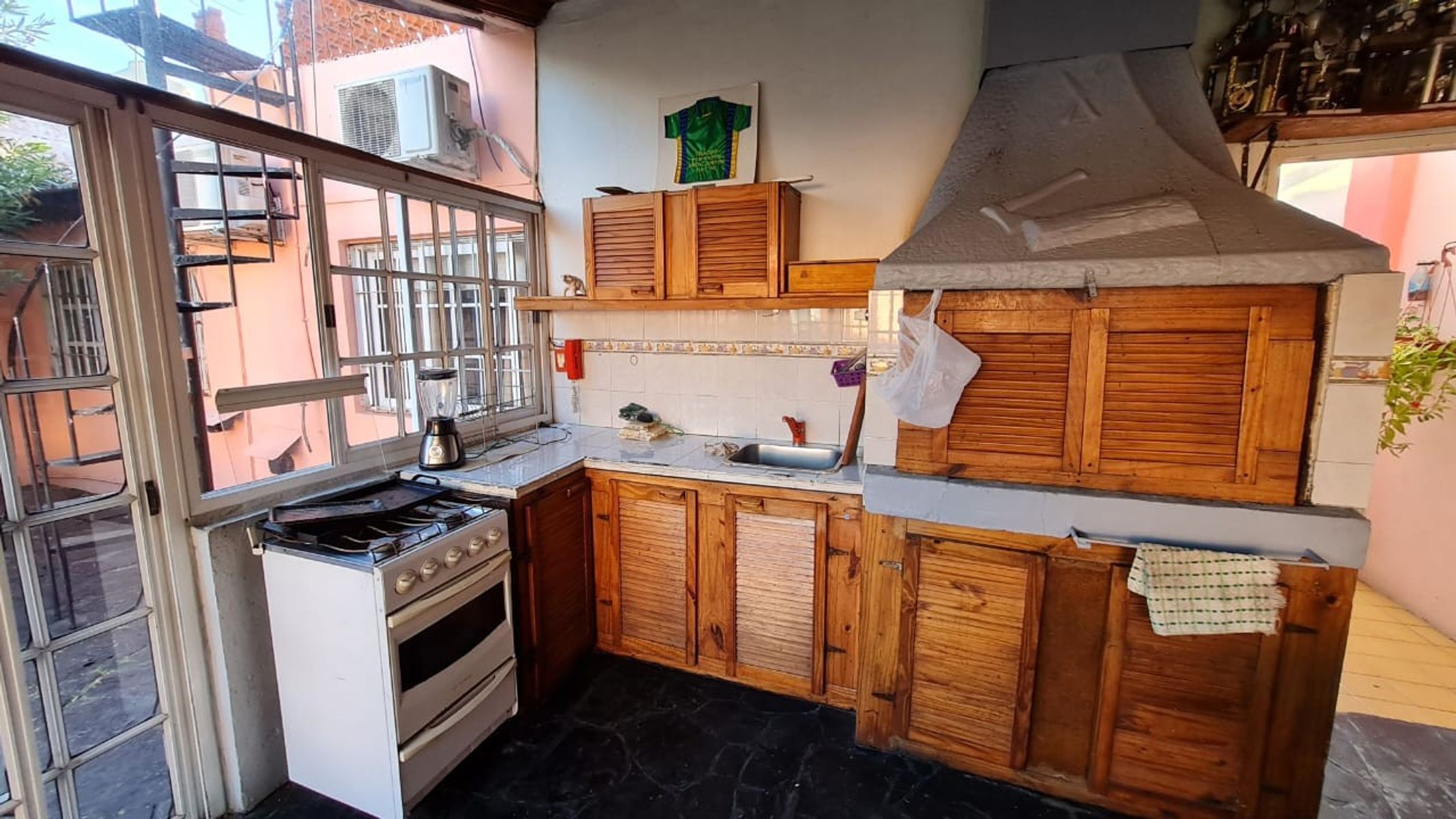 Casa Americana 3 ambientes mas escritorio, amplio fondo con pileta, quincho y lavadero. NUEVO VALOR — foto 12