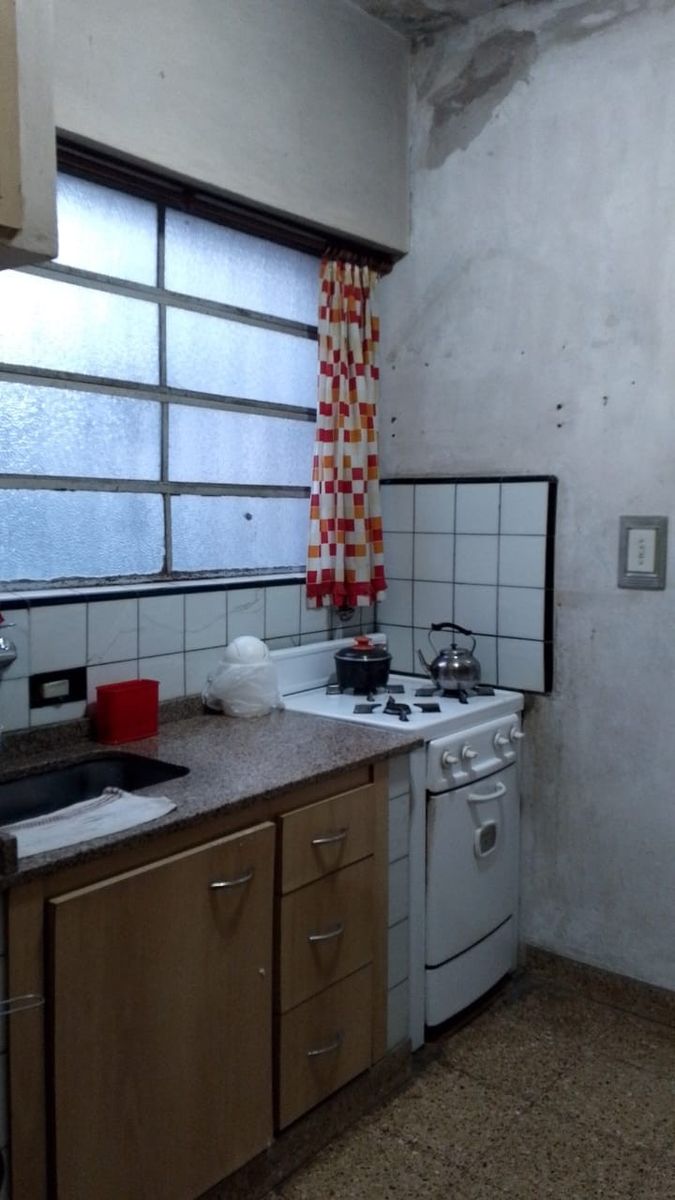 Casa 3 ambientes En Villa Luzuriaga Con Jardín, garage cubierto, y fondolibre con lavadero — foto 4