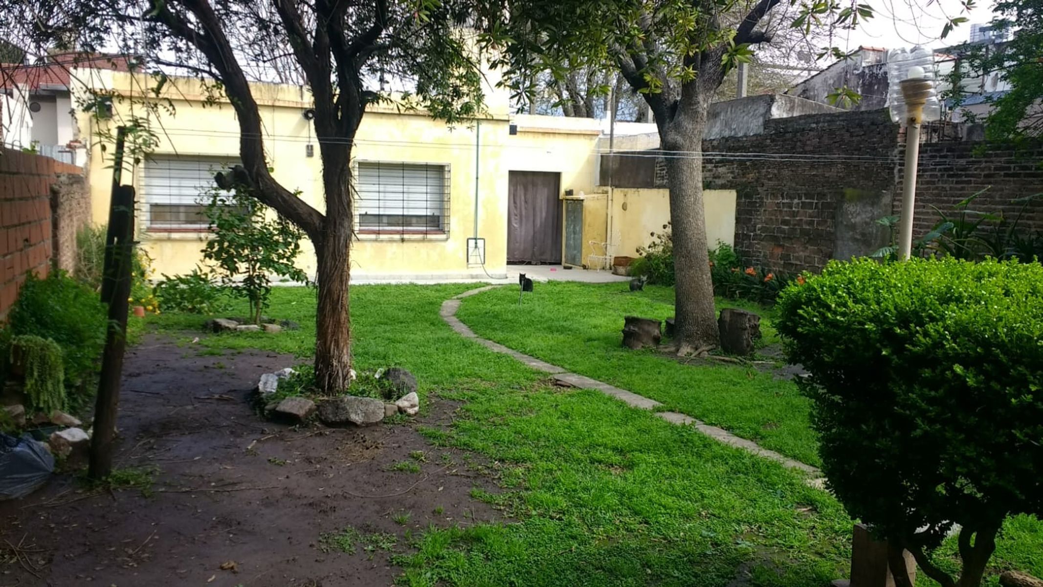 Casa 3 ambientes En Villa Luzuriaga Con Jardín, garage cubierto, y fondolibre con lavadero — foto 12