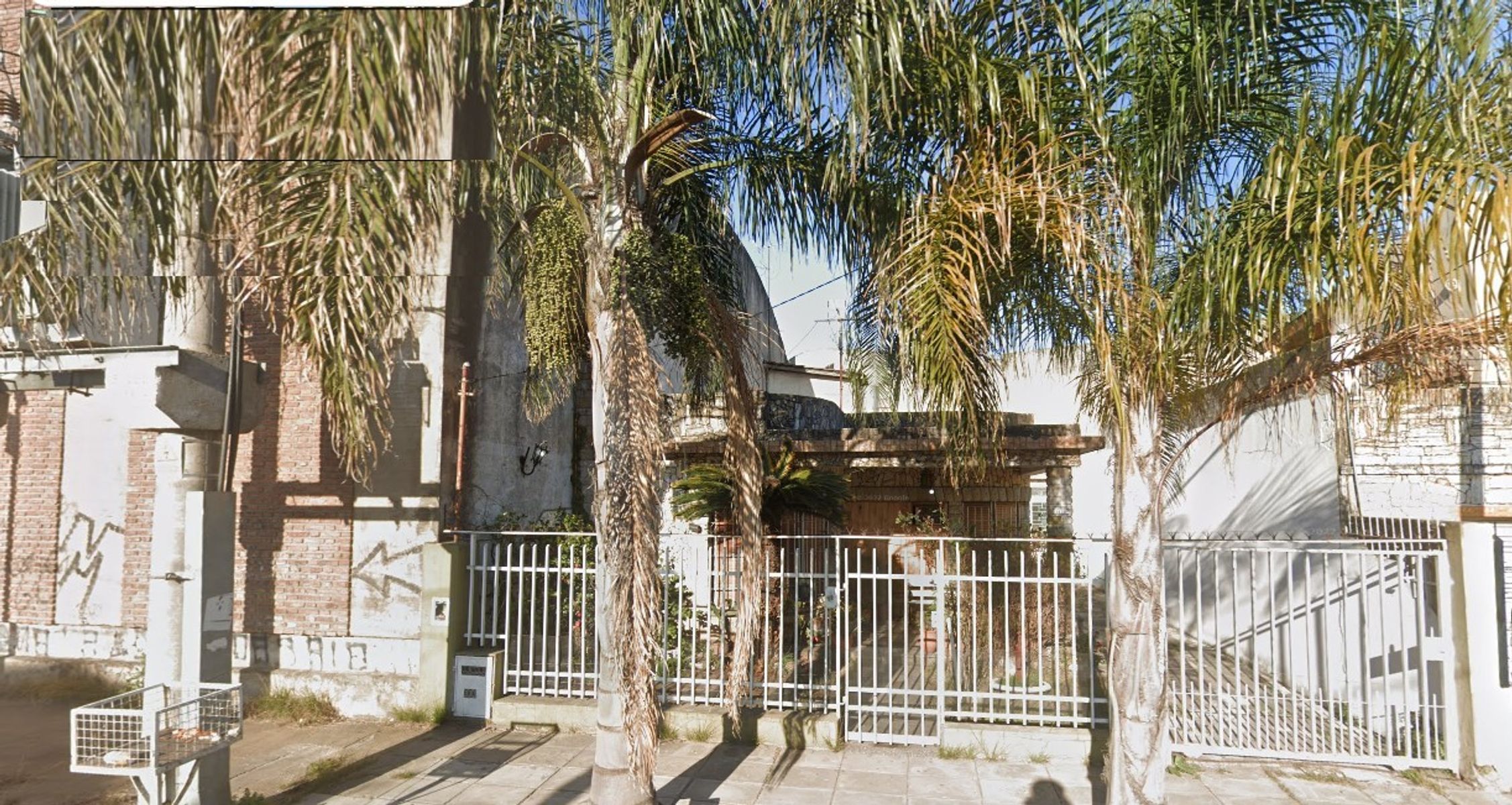 Casa tipo americana 3 ambientes s/lote de 10 x 29 con garage, fondo y terraza. OPORTUNIDAD