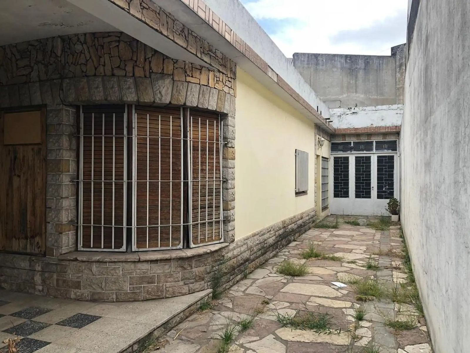 Casa tipo americana 3 ambientes s/lote de 10 x 29 con garage, fondo y terraza. OPORTUNIDAD — foto 7
