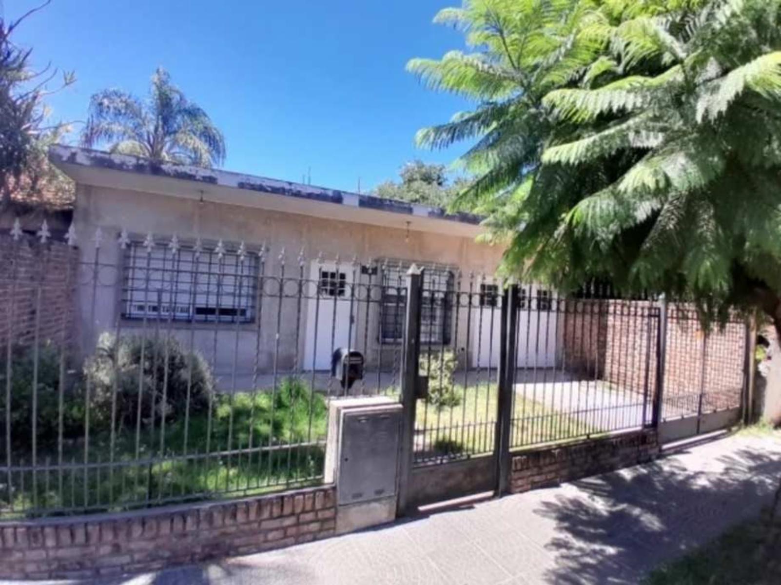 EXCELENTE CASA 4 AMBIERNTES TOTALMENTE RECICLADA CON CALEFACCION XRADIADORES CON CALDERA