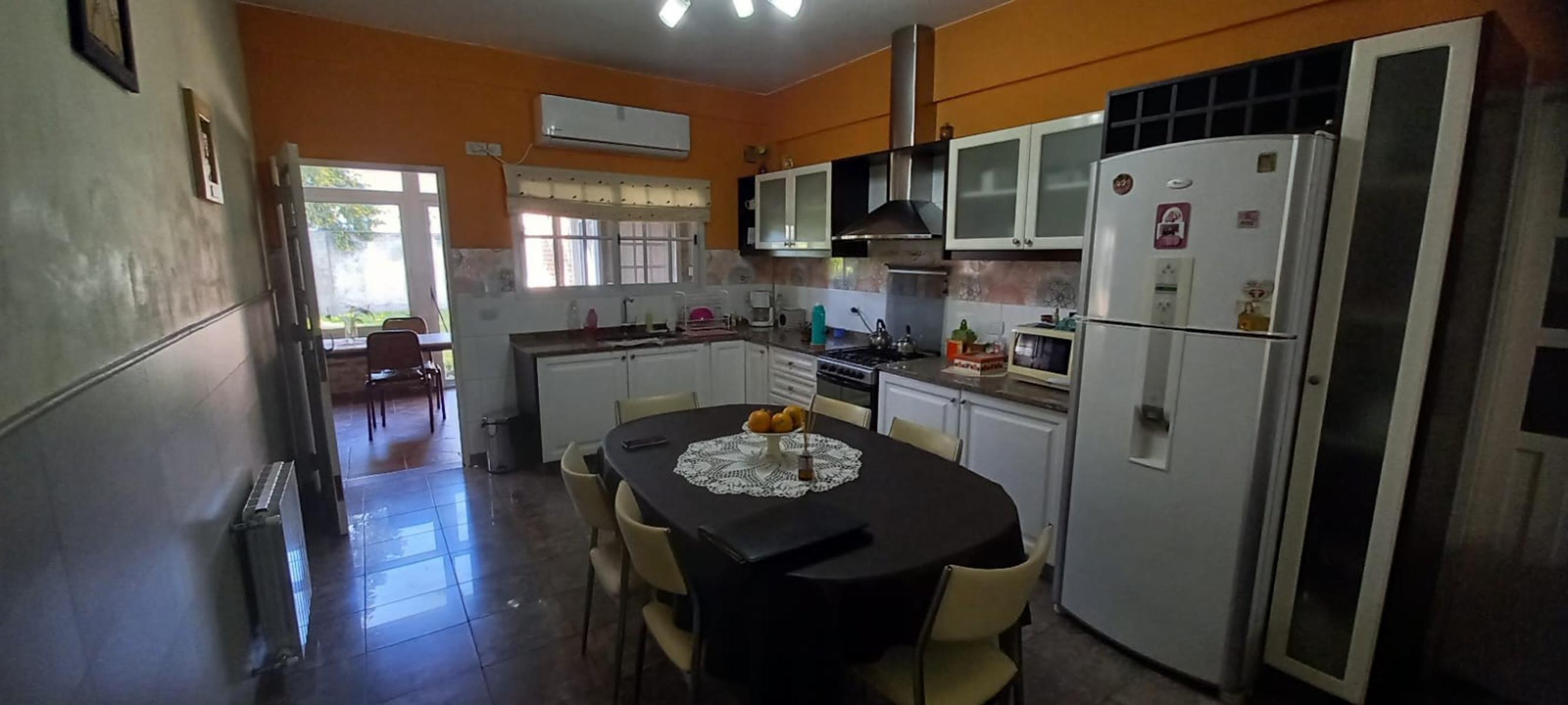 EXCELENTE CASA 4 AMBIERNTES TOTALMENTE RECICLADA CON CALEFACCION XRADIADORES CON CALDERA — foto 5