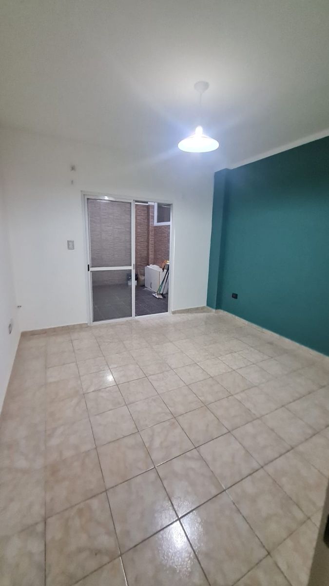 Departamento 2 ambientes planta baja con patio, Villa Luzuriaga