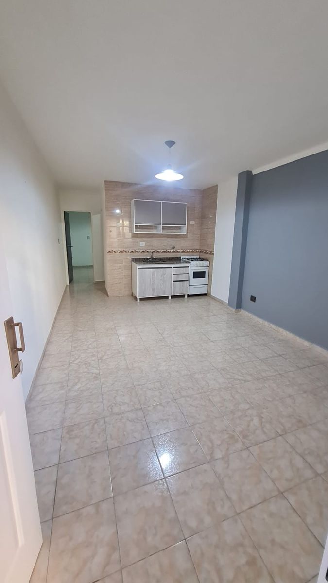 Departamento 2 ambientes planta baja con patio, Villa Luzuriaga — foto 2