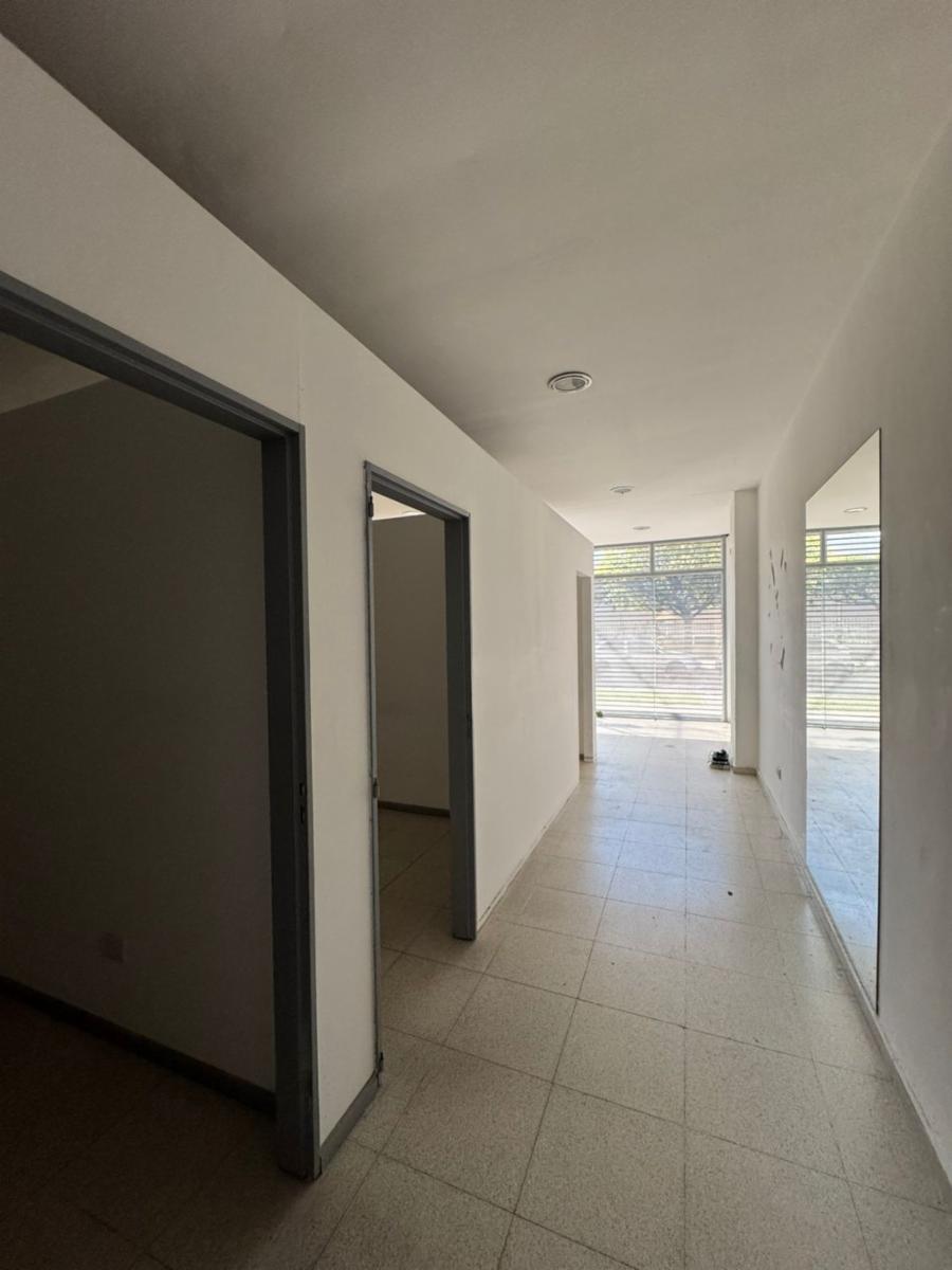 Local comercial de 59 m2 a metros de Av Pte Peron, excelente ubicacion — foto 3