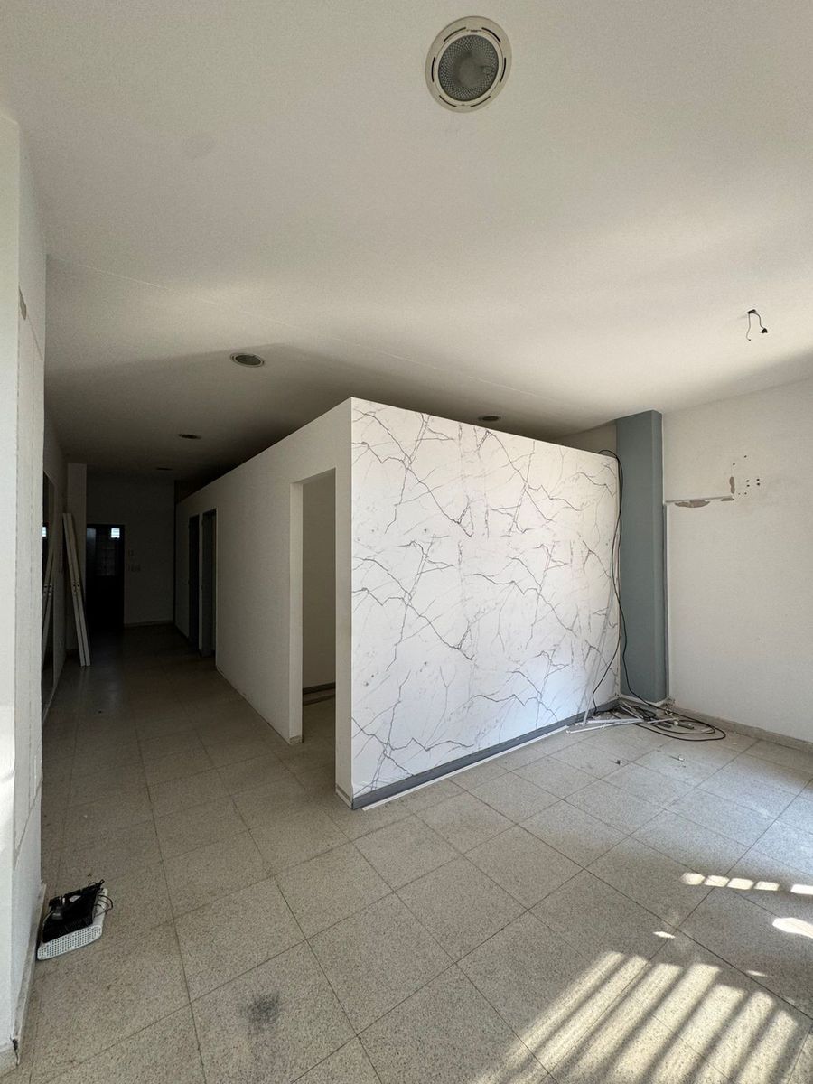 Local comercial de 59 m2 a metros de Av Pte Peron, excelente ubicacion — foto 5