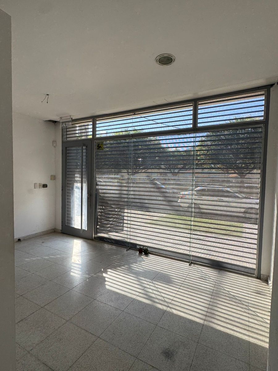 Local comercial de 59 m2 a metros de Av Pte Peron, excelente ubicacion — foto 7