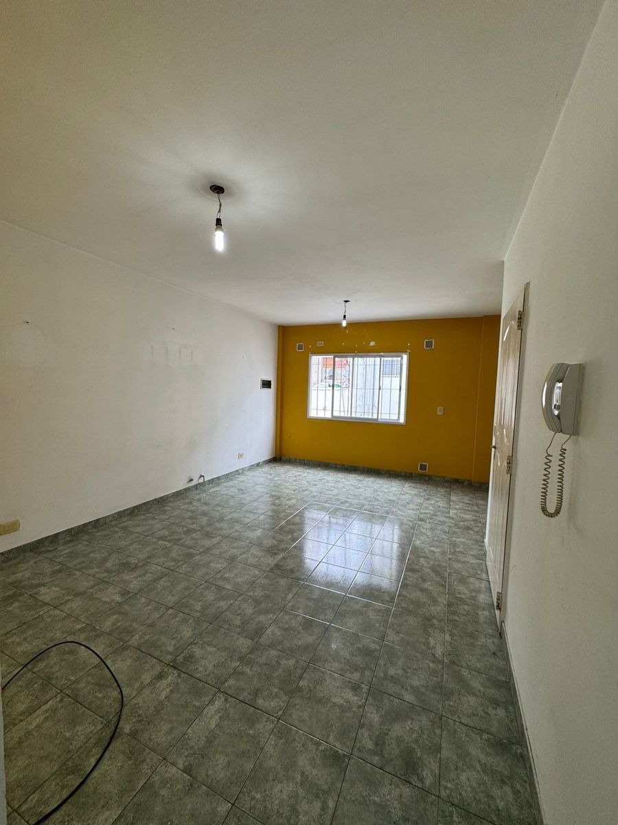 Excelente departamento 2 amplios ambientes en primer piso. Excelente ubicacion, sobre Av. Arieta. Centro de villa luzuriaga — foto 4