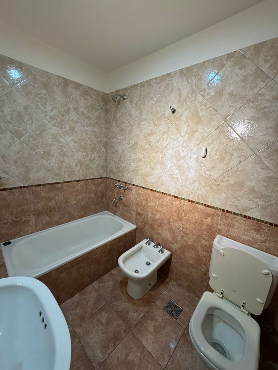 Excelente departamento 2 amplios ambientes en primer piso. Excelente ubicacion, sobre Av. Arieta. Centro de villa luzuriaga — foto 10