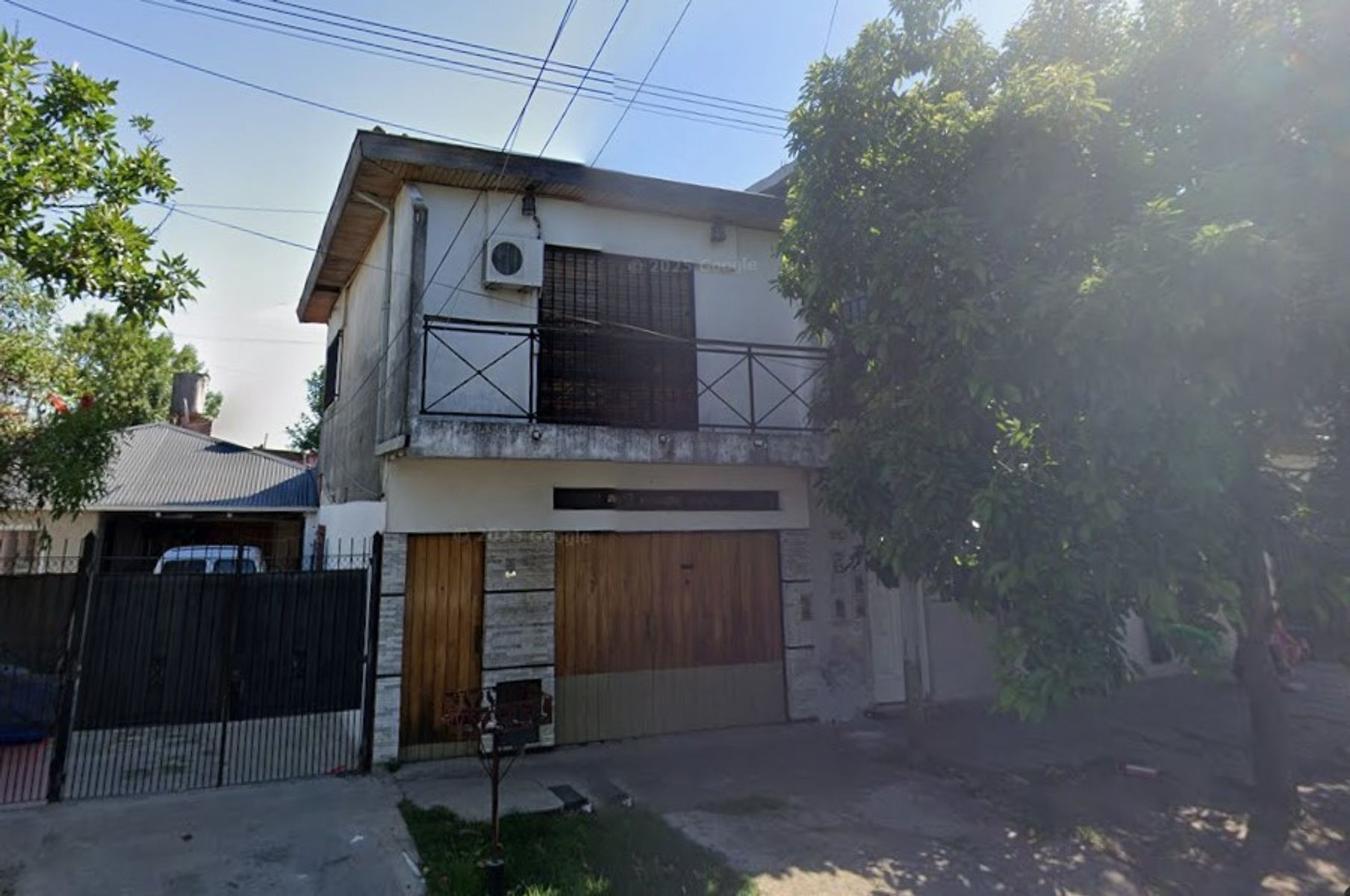 depto 2 ambientes con posibilidad de transformarlo en un tres ambientes,garage y patio — foto 2