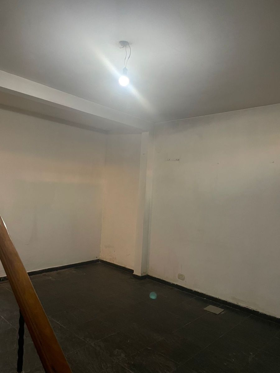 depto 2 ambientes con posibilidad de transformarlo en un tres ambientes,garage y patio — foto 4