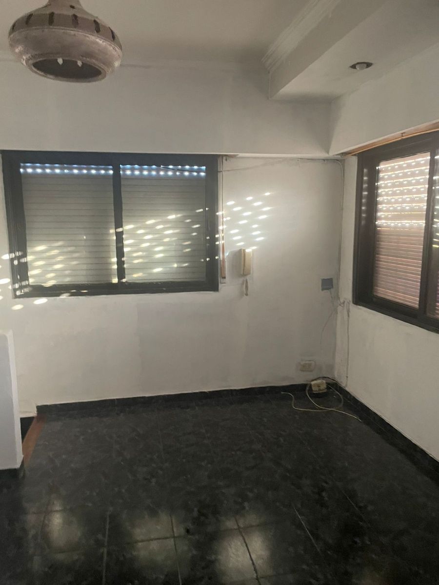 depto 2 ambientes con posibilidad de transformarlo en un tres ambientes,garage y patio — foto 13