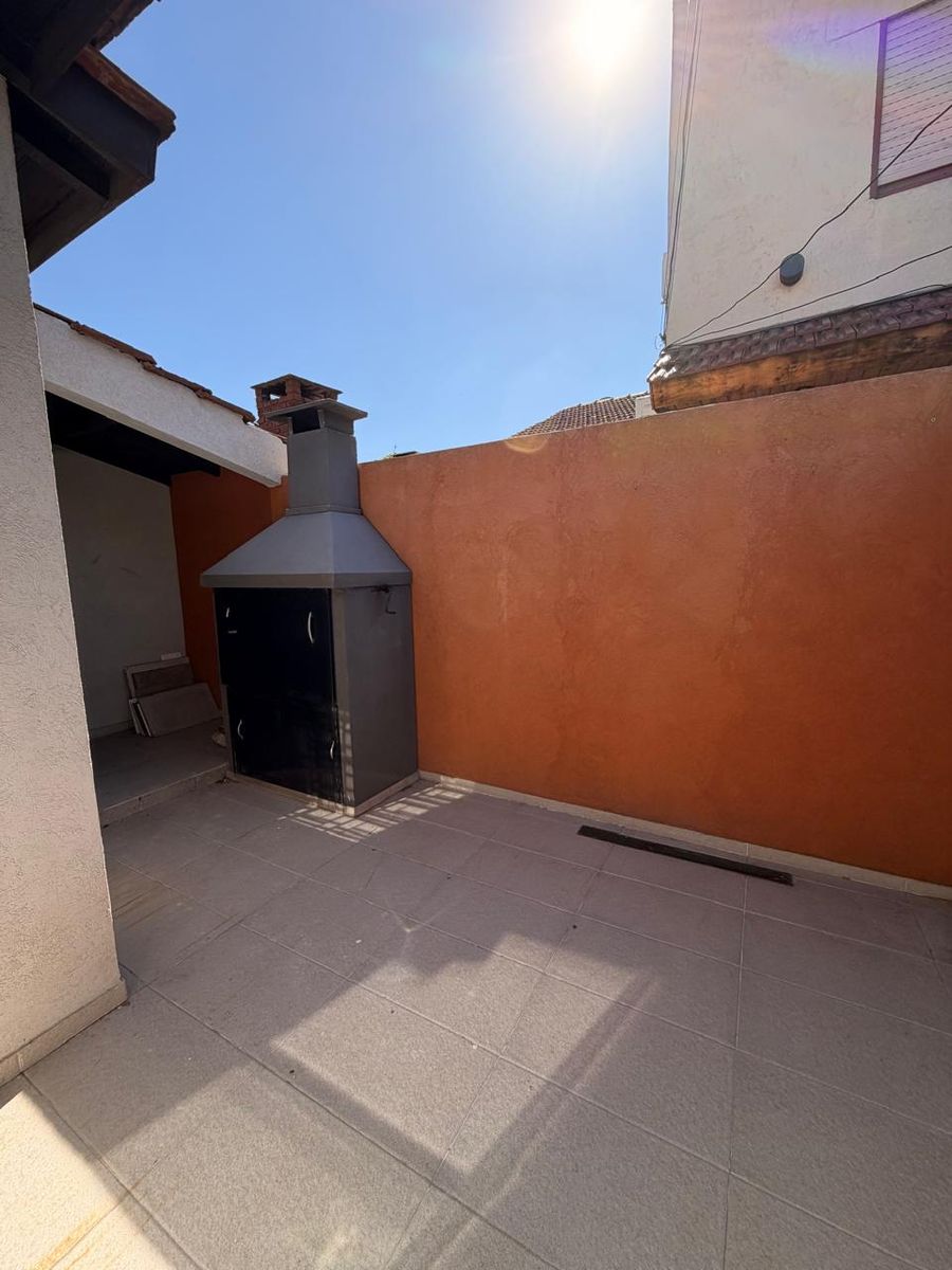 Excelente Chalet PH de 3 Ambientes Moderno con Patio y Parrilla. VillaLuzuriaga. OPORTUNIDAD — foto 4
