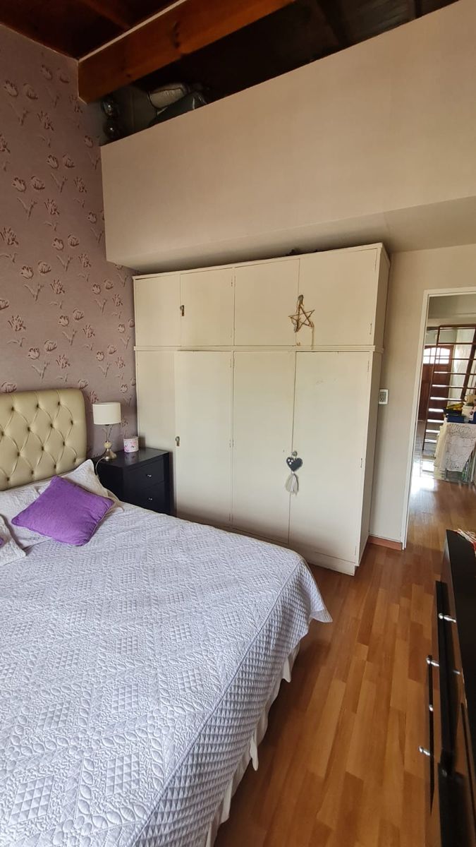 EXCELENTE DEPARTAMENTO 2 AMBIENTES + ESCRITORIO EN 1º PISO AL FRENTE CON BALCON. APTO CREDITO. — foto 9