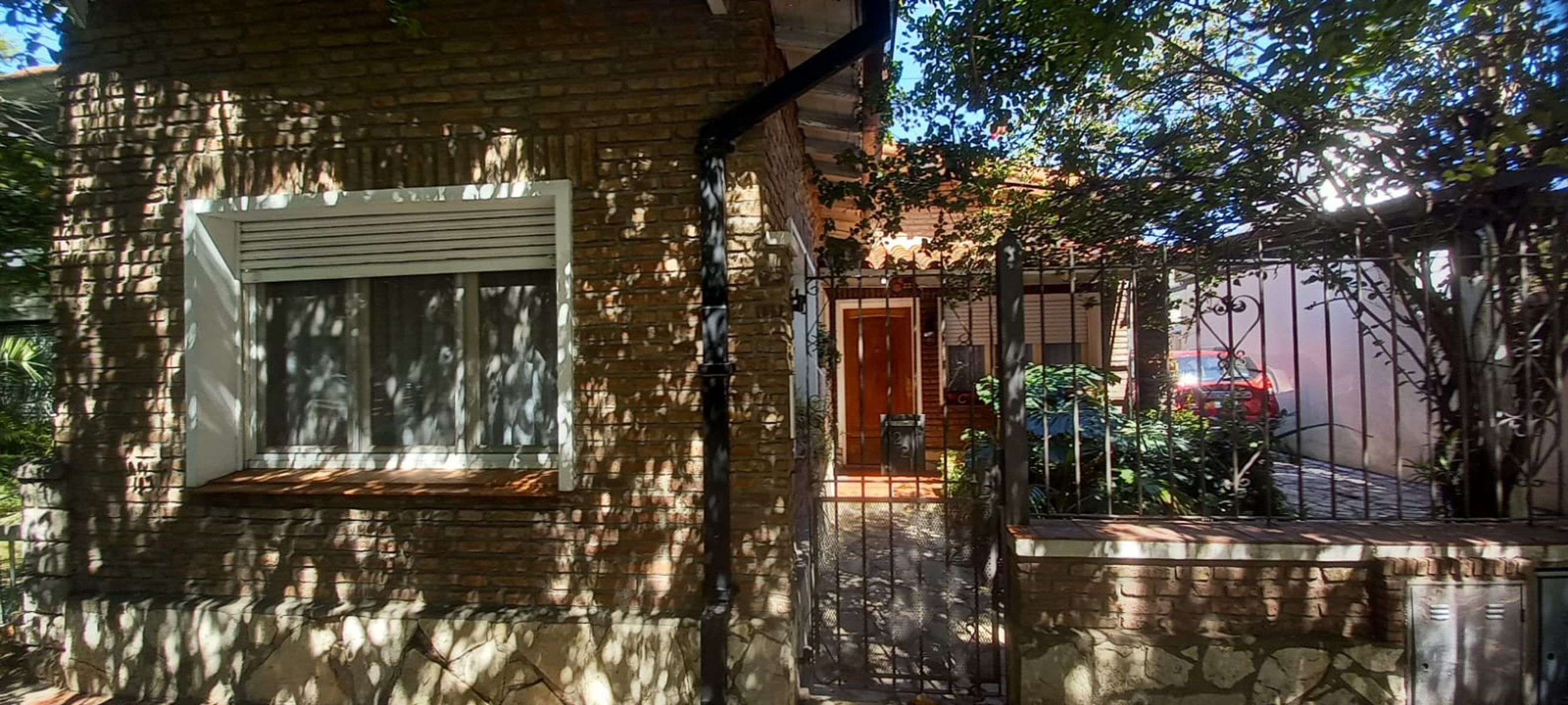 CHALET 4 Y 2 AMBIENTES IDEAL 2 FAMILIAS