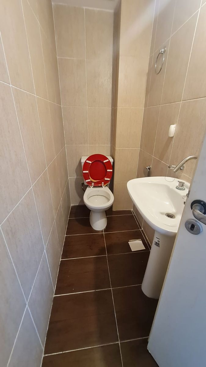 Excelente departamento 3 ambientes + escritorio, tipo duplex con balconal frente y al contrafrente. APTO CREDITO. A metros de Avenida Arieta,centro comercial de Villa Luzuriaga. — foto 4
