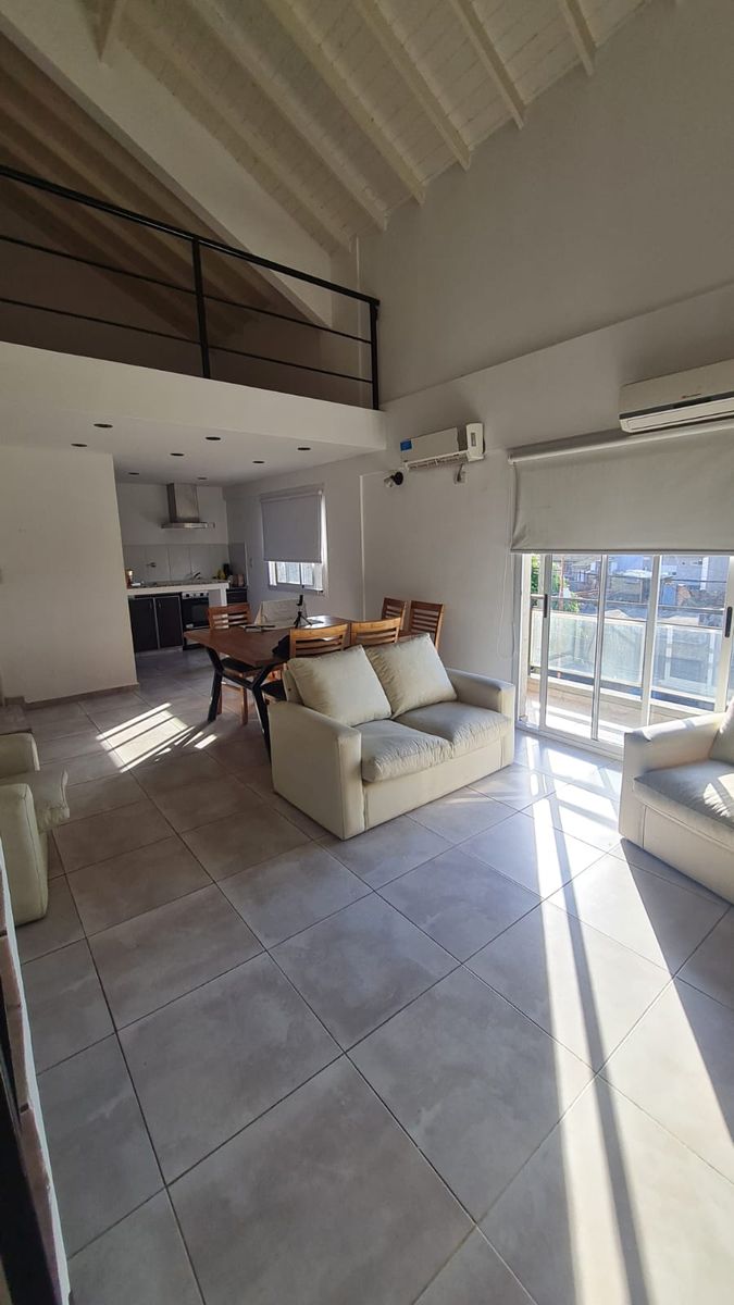 Excelente departamento 3 ambientes + escritorio, tipo duplex con balconal frente y al contrafrente. APTO CREDITO. A metros de Avenida Arieta,centro comercial de Villa Luzuriaga. — foto 6