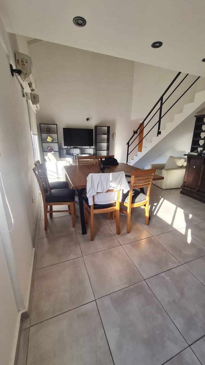 Excelente departamento 3 ambientes + escritorio, tipo duplex con balconal frente y al contrafrente. APTO CREDITO. A metros de Avenida Arieta,centro comercial de Villa Luzuriaga. — foto 10