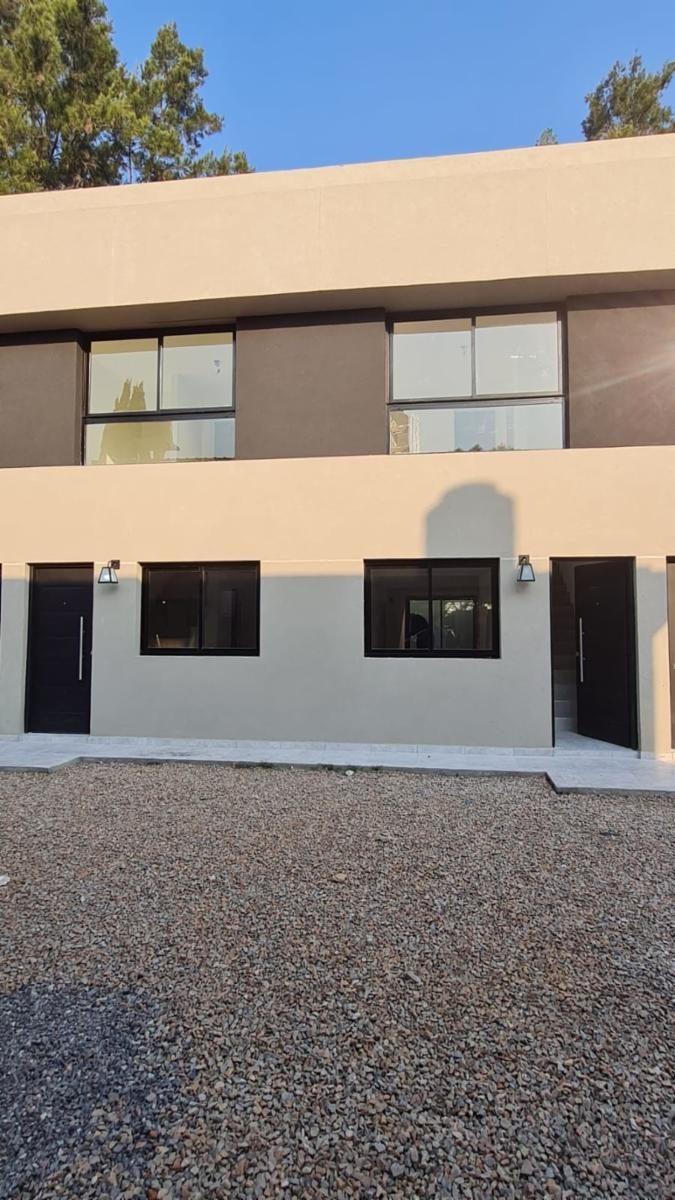 Dúplex a estrenar 3 ambientes al contra frente con cochera y patio. Muyluminoso. NUEVO VALOR — foto 4